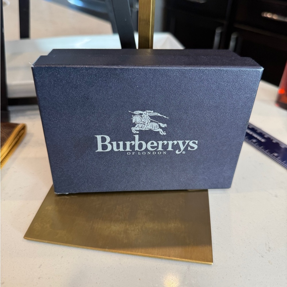 Burberrys of London NWOT Kisslock Coin Purse Navy Logo Box